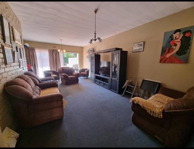 3 BEDROOM TOWNHOUSE FOR SALE IN SOUTH CREST